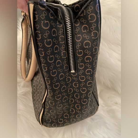 Guess Handbag - Picture 3 of 12